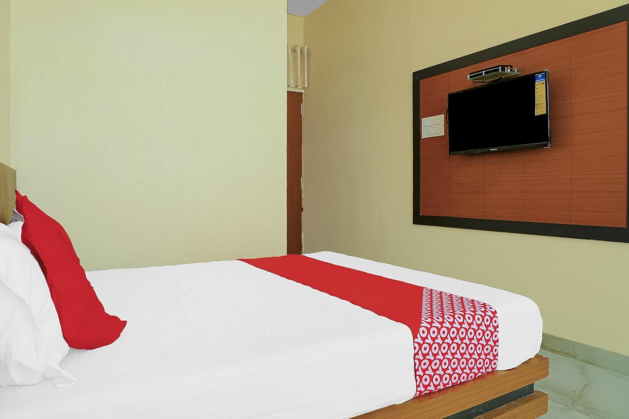 Oyo Hotel Shree Krishna Inn Rooms Surat Exterior photo